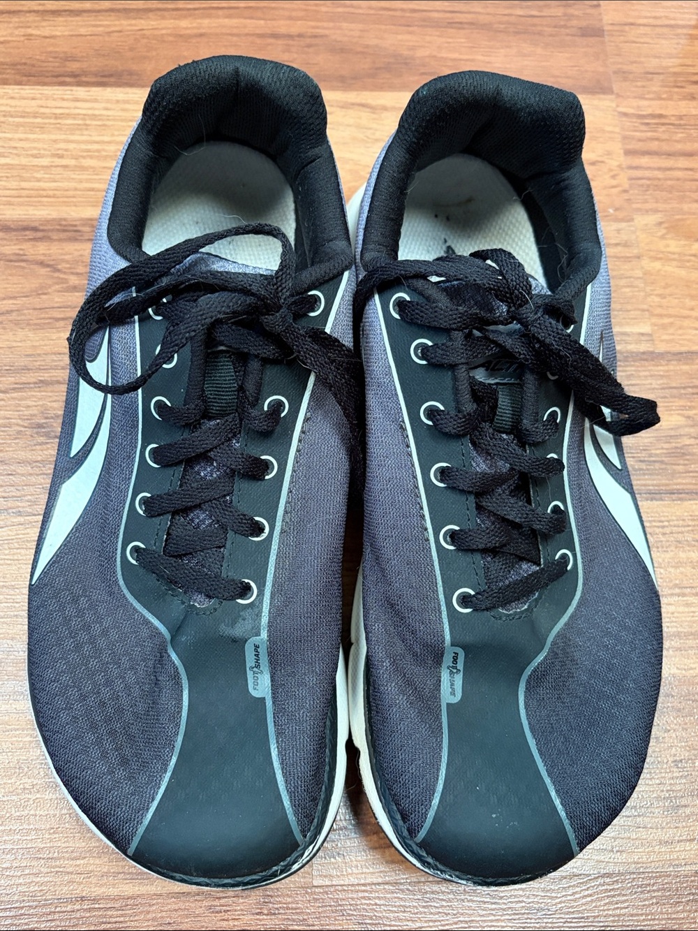 Women’s Altra One 2.5 running sneaker size 8.5. Black and white.
